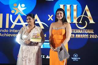 Sunita Shivdas Baba Alias Arpita A Businesswoman Has Been Honored With The India International Influencer Award 2024 By Mannara Chopra In Bangkok