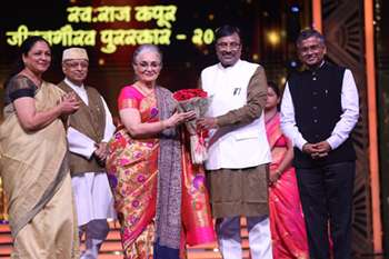 Maharashtra State Film Awards राज्य सांस्कृतिक पुरस्कार रोहिणी हट्टंगडी यांना, गानसम्राज्ञी लता मंगेशकर पुरस्कार २०२४ अनुराधा पौडवाल यांना, प्रख्यात गायक सुदेश भोसले यांना कंठसंगीतासाठी सन्मान  प्रदान