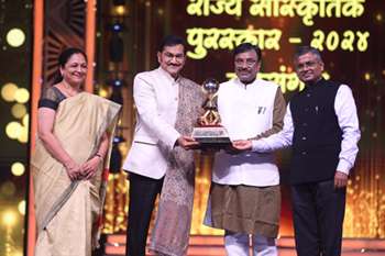 Lata Mangeshkar Award Bestowed On Anuradha Paudwal; Master Of Multiple Voices, Sudesh Bhosle Honored For His Singing At Maharashtra State Marathi Film Awards