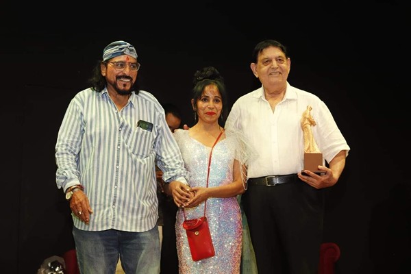 Keval Kumar Leo Media  & Playback Singer  Pratibha K Saini’s Mom Dad God Of Universe Awards, 2024  A Grand Success !