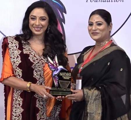 SUNITA SHIVDAS BAWA alias Arpita a businesswoman and actress Recently  Honoured With Business Woman Award Which was organized by Nidhi Foundation in Vadodara