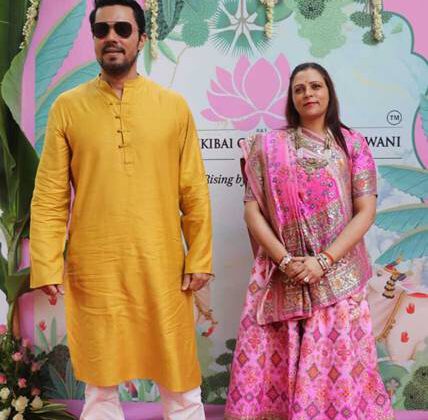 Randeep Hooda And Radhika Madan Celebrate Ganesh Chaturthi Maha Aarti At Nidarshana Ramesh Gowani’s Residence